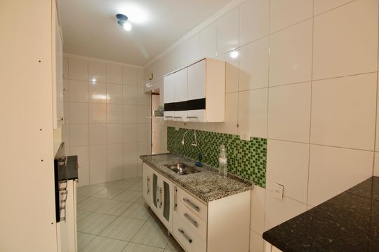 Cozinha de apartamento para alugar com 2 quartos, 120m² em Gonzaga, Santos