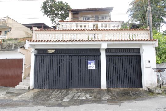 Fachada de casa de condomínio para alugar com 3 quartos, 350m² em Jardim Pero, Cabo Frio