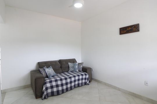 Sala de casa de condomínio para alugar com 3 quartos, 350m² em Jardim Pero, Cabo Frio