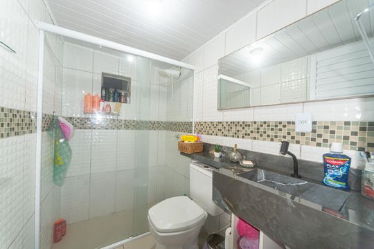 Banheiro de casa à venda com 2 quartos, 112m² em Nossa Senhora Aparecida, Viamão