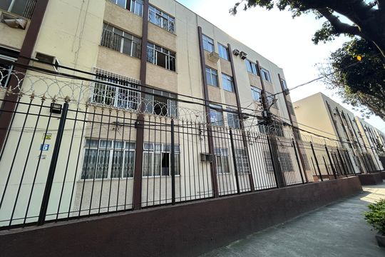 Fachada + placa de apartamento para alugar com 1 quarto, 45m² em Pilares, Rio de Janeiro