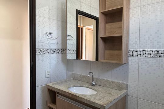Casa para alugar com 4 quartos, 120m² em Vila Veloso, Carapicuíba