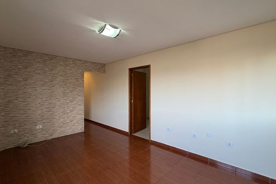 Casa para alugar com 4 quartos, 120m² em Vila Veloso, Carapicuíba