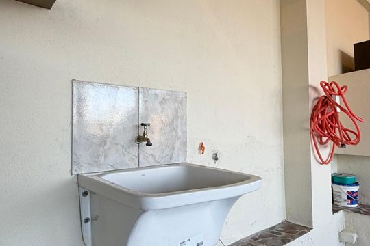Casa para alugar com 4 quartos, 120m² em Vila Veloso, Carapicuíba