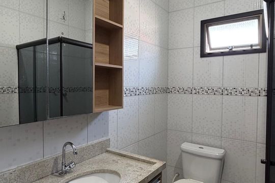 Casa para alugar com 4 quartos, 120m² em Vila Veloso, Carapicuíba
