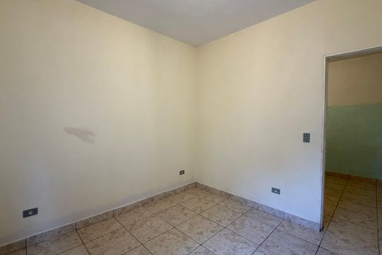 Casa para alugar com 1 quarto, 48m² em Vila Veloso, Carapicuíba