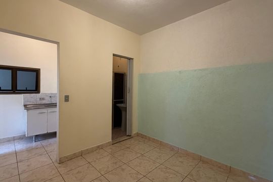 Casa para alugar com 1 quarto, 48m² em Vila Veloso, Carapicuíba