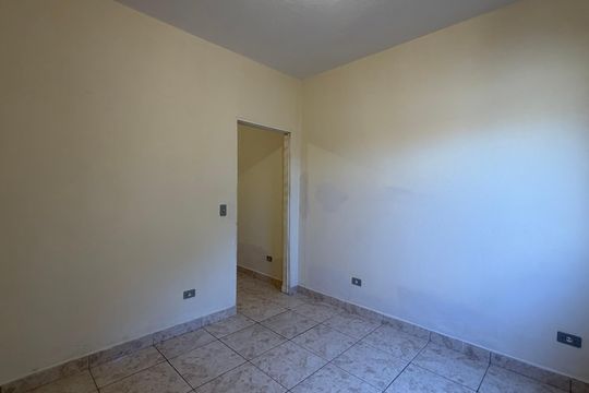 Casa para alugar com 1 quarto, 48m² em Vila Veloso, Carapicuíba