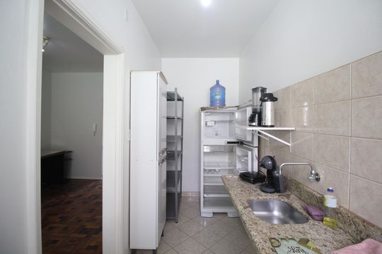 Cozinha de apartamento para alugar com 1 quarto, 40m² em Passo D’areia, Porto Alegre