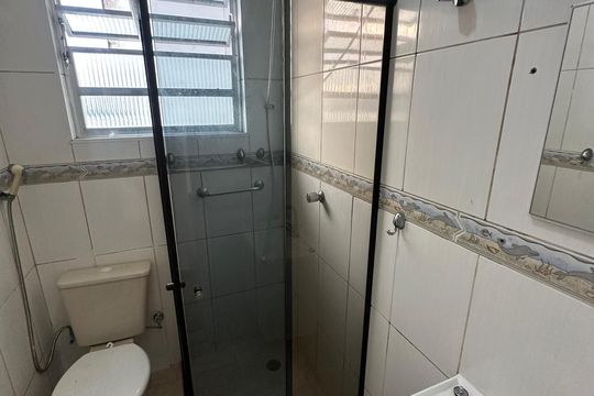 Banheiro 1 de apartamento para alugar com 2 quartos, 65m² em Centro, São Vicente