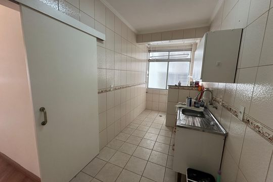 Cozinha de apartamento para alugar com 2 quartos, 65m² em Centro, São Vicente