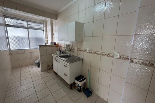 Cozinha de apartamento para alugar com 2 quartos, 65m² em Centro, São Vicente