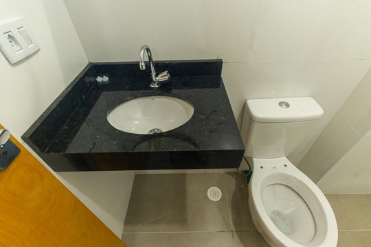 Banheiro  de apartamento para alugar com 2 quartos, 36m² em Penha de França, São Paulo
