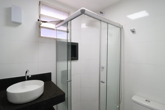 Banheiro Social de apartamento para alugar com 3 quartos, 70m² em Santa Mônica, Uberlândia