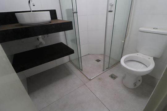 Banheiro Social de apartamento para alugar com 3 quartos, 70m² em Santa Mônica, Uberlândia