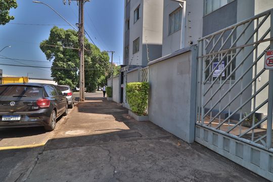 Plaquinha de apartamento para alugar com 3 quartos, 70m² em Santa Mônica, Uberlândia