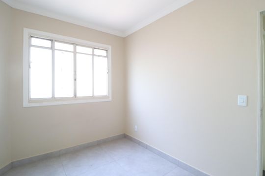 Quarto 2 de apartamento para alugar com 3 quartos, 70m² em Santa Mônica, Uberlândia