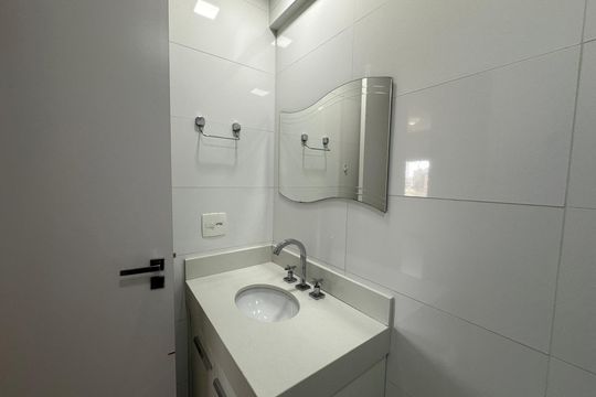 Banheiro da Suíte 2 de apartamento para alugar com 3 quartos, 93m² em Alphaville Empresarial, Barueri