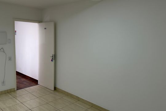 Sala de apartamento para alugar com 1 quarto, 45m² em Curicica, Rio de Janeiro