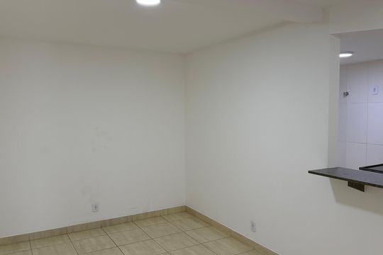 Sala de apartamento para alugar com 1 quarto, 45m² em Curicica, Rio de Janeiro