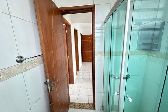Banheiro de apartamento para alugar com 2 quartos, 51m² em Osvaldo Cruz, Rio de Janeiro