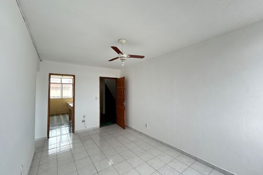 Sala de apartamento para alugar com 2 quartos, 51m² em Osvaldo Cruz, Rio de Janeiro
