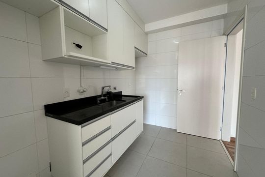 Cozinha de apartamento para alugar com 3 quartos, 96m² em Alphaville Empresarial, Barueri