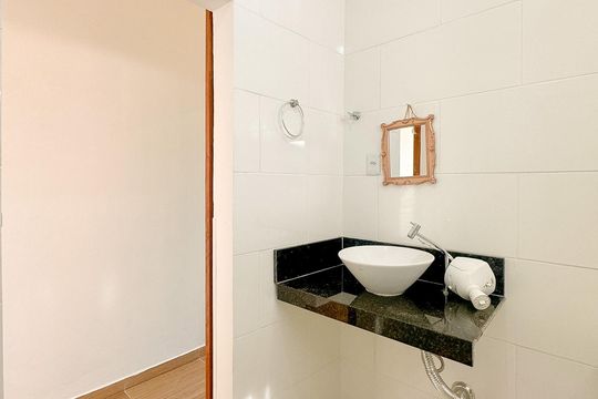 Banheiro de apartamento para alugar com 1 quarto, 33m² em Ingleses do Rio Vermelho, Florianópolis