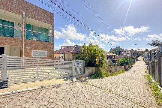 Vista da Rua de apartamento para alugar com 1 quarto, 33m² em Ingleses do Rio Vermelho, Florianópolis