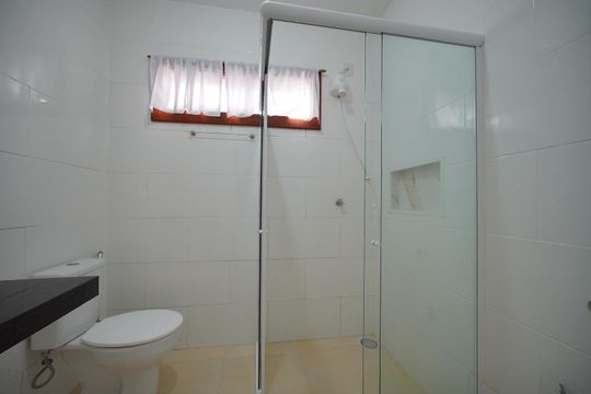 Banheiro de apartamento para alugar com 1 quarto, 33m² em Ingleses do Rio Vermelho, Florianópolis