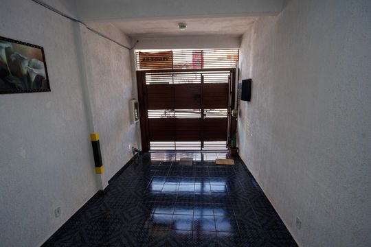 Garagem de casa à venda com 3 quartos, 100m² em Parque Pinheiros, Taboão da Serra