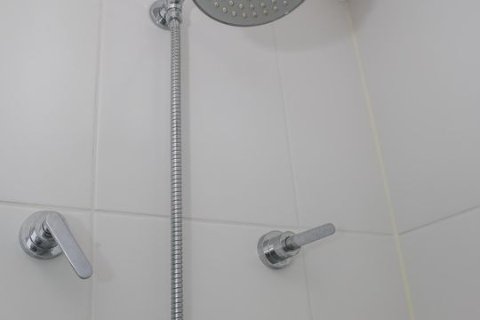 Banheiro de kitnet/studio para alugar com 1 quarto, 25m² em Perdizes, São Paulo
