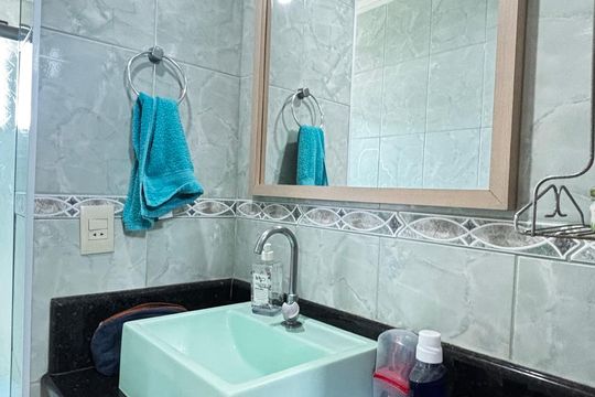 Banheiro de apartamento à venda com 2 quartos, 55m² em Jardim Alvorada, Santo André
