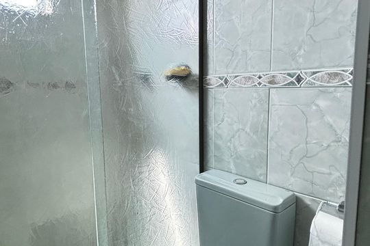 Banheiro de apartamento à venda com 2 quartos, 55m² em Jardim Alvorada, Santo André