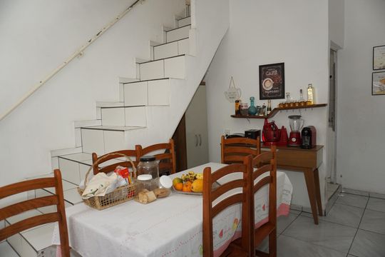 Escada de casa para alugar com 5 quartos, 200m² em Jardim Santa Tereza Novo, Embu das Artes