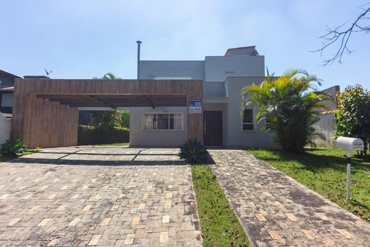 Fachada de casa de condomínio para alugar com 3 quartos, 600m² em Jardim Haras Bela Vista Gl Dois, Cotia