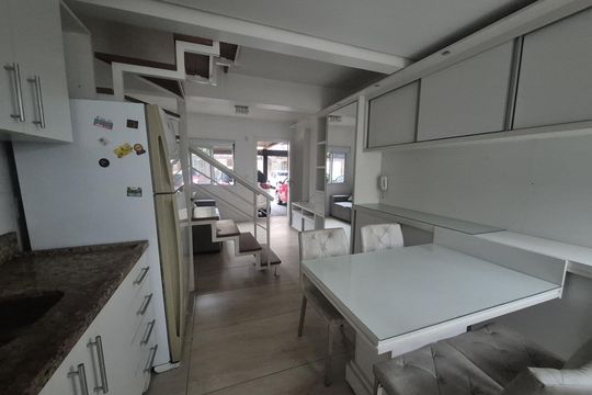 Cozinha de casa de condomínio à venda com 3 quartos, 98m² em Cavalhada, Porto Alegre