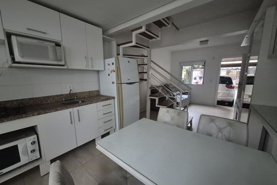 Cozinha de casa de condomínio à venda com 3 quartos, 98m² em Cavalhada, Porto Alegre
