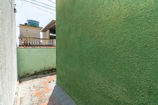 Área comum de acesso de casa para alugar com 2 quartos, 80m² em Brás de Pina, Rio de Janeiro