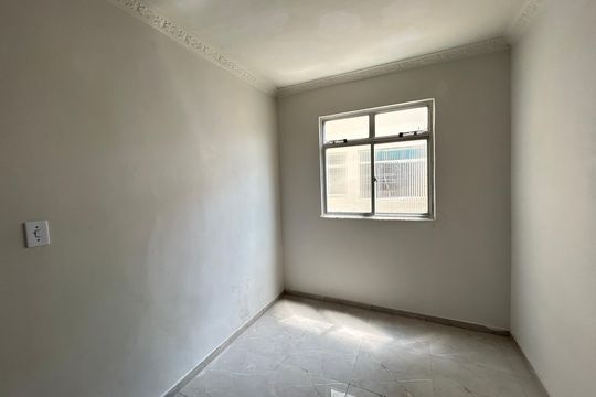 Apartamento para alugar com 2 quartos, 43m² em Rocha Miranda, Rio de Janeiro