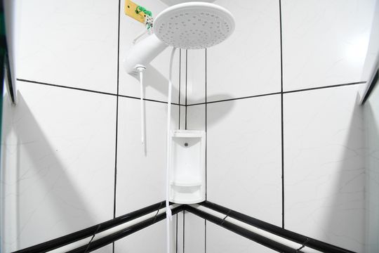 Banheiro de apartamento para alugar com 2 quartos, 35m² em Boa Vista, Curitiba