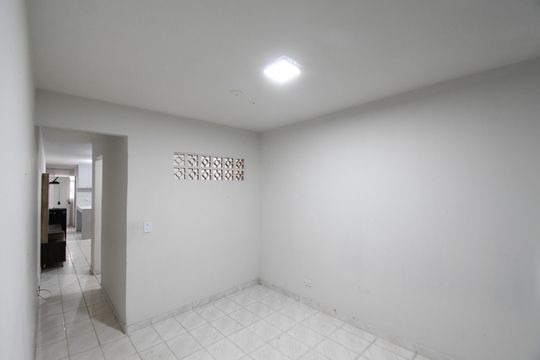 Quarto 1 de apartamento para alugar com 2 quartos, 35m² em Boa Vista, Curitiba