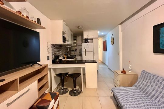 Sala  de apartamento à venda com 2 quartos, 45m² em Copacabana, Rio de Janeiro