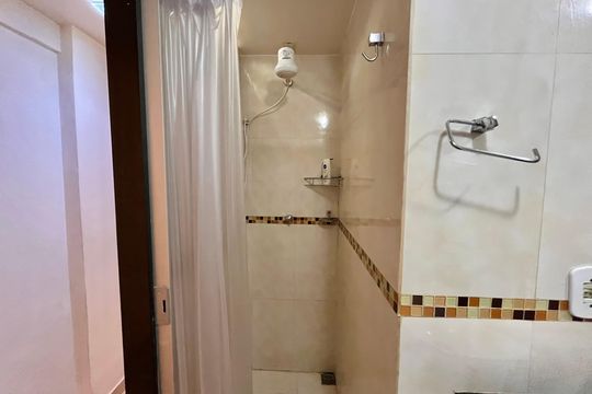 Banheiro  de apartamento à venda com 2 quartos, 45m² em Copacabana, Rio de Janeiro