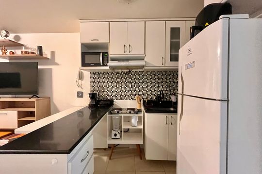 Cozinha  de apartamento à venda com 2 quartos, 45m² em Copacabana, Rio de Janeiro