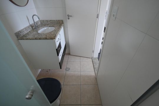 Banheiro da Suíte de apartamento para alugar com 2 quartos, 60m² em Vila Assunção, Santo André