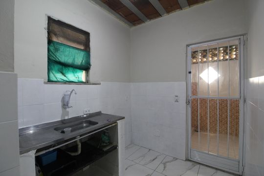 Cozinha de apartamento para alugar com 1 quarto, 40m² em Curicica, Rio de Janeiro