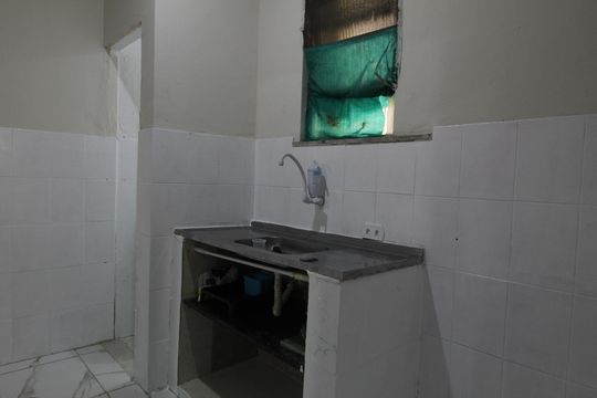 Cozinha de apartamento para alugar com 1 quarto, 40m² em Curicica, Rio de Janeiro