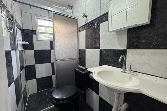 Banheiro 2 de casa para alugar com 3 quartos, 125m² em Santo Antônio, Osasco