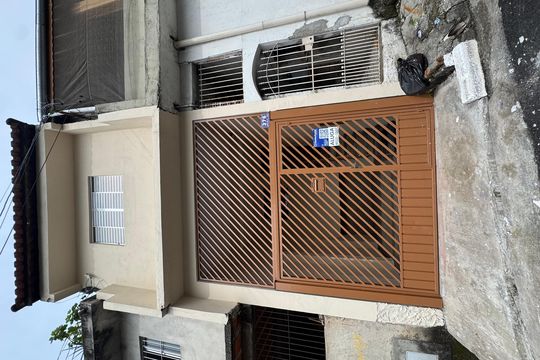 Fachada com placa de casa para alugar com 3 quartos, 125m² em Santo Antônio, Osasco